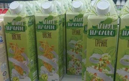Молоко без молока: Чи готові українці до замінників коров'ячого продукту?